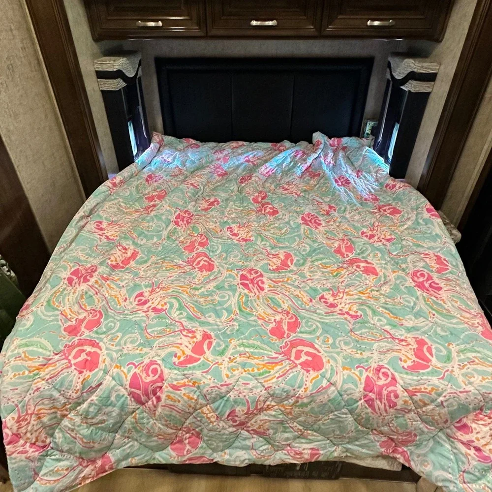 Lilly Pulitzer Garnet Hill Reversible Quilt Comforter Pink Teal Jellyfish 88x90